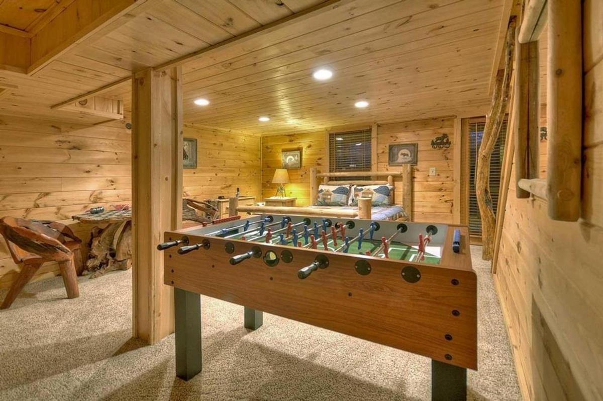 Popular attractions Area Nearby Property